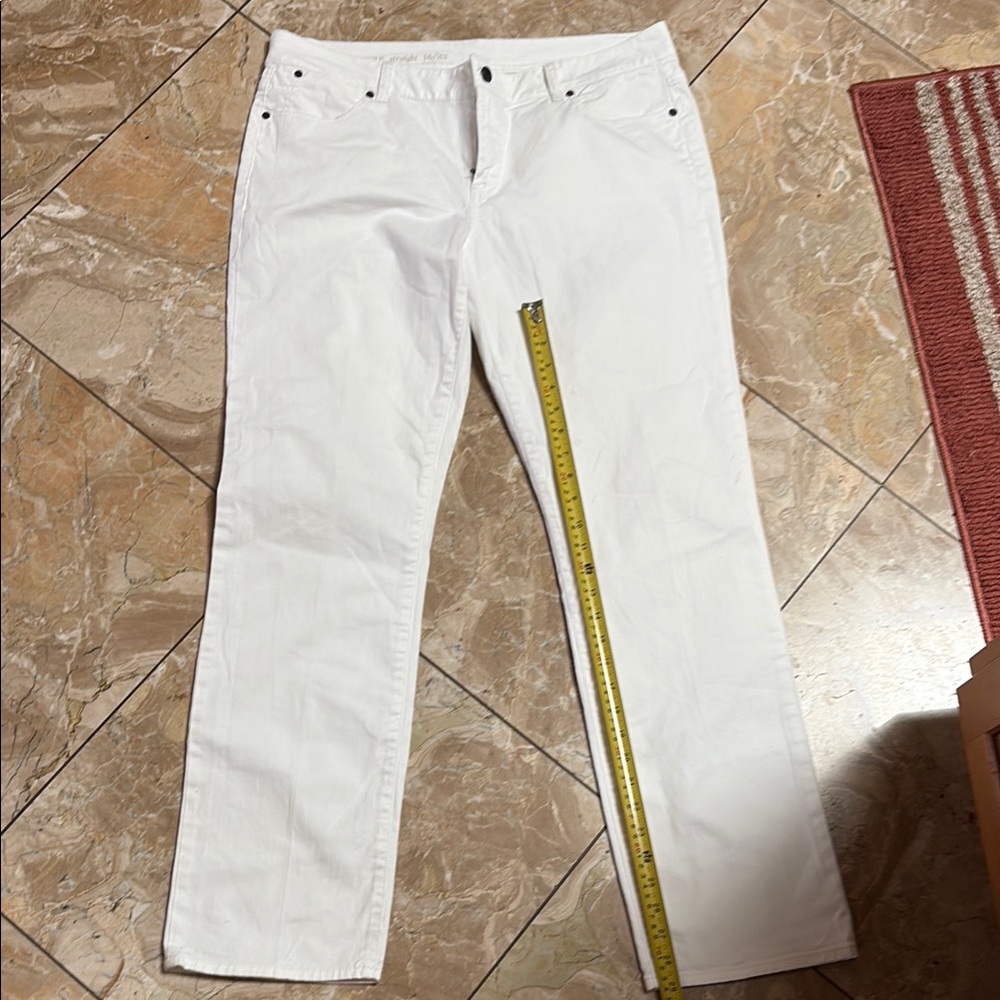 Signature Women's Straight Leg jeans 16